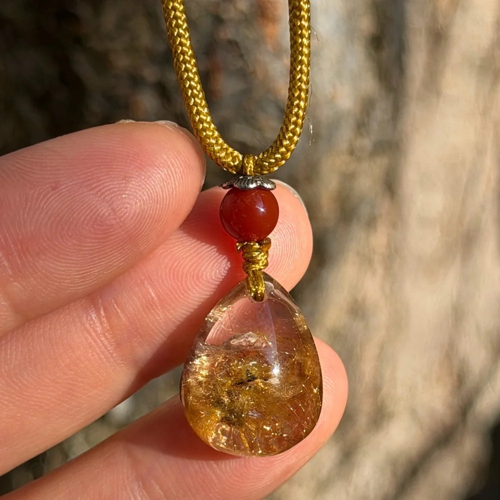 Small high quality gold rutilated quartz necklace 0698‎